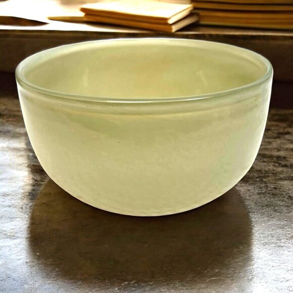 Large Yellow/Green Handblown Vintage Custard Glass Bowl 8” D x 5" H Heavy EUC - Picture 1 of 11